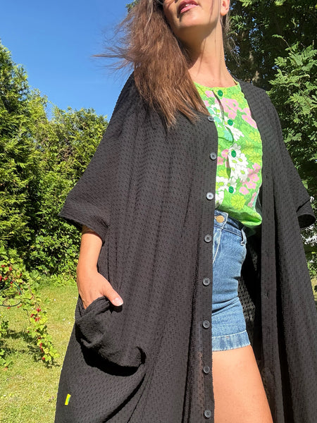 Sjok / kaftan med knappar hela vägen, helsvart