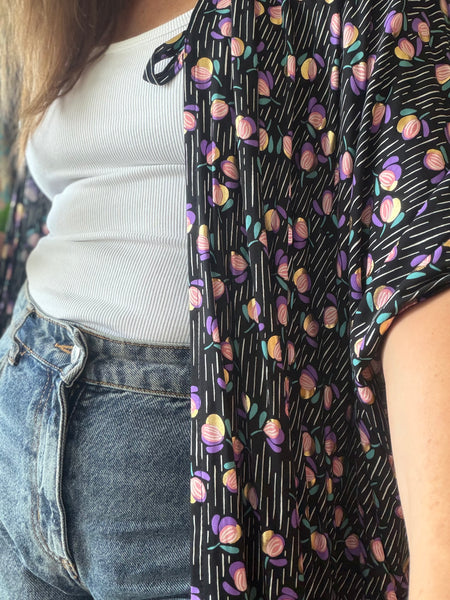 Extra långt sjok / kaftan i viskos med guld & lila blommor