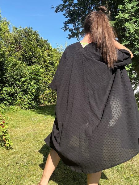 Sjok / kaftan med knappar hela vägen, helsvart