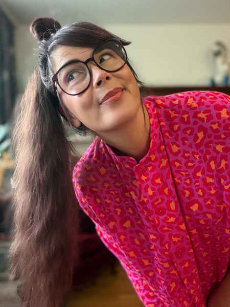 Städrock i bomullsmuslin med rosa leopardmönster