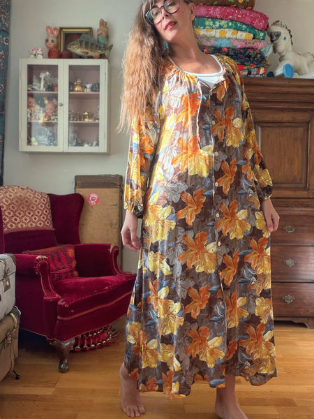 Långklänning med blommor & guld