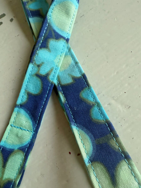 Nyckelband i blått vintagetyg