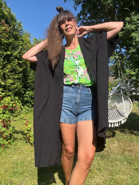 Sjok / kaftan med knappar hela vägen, helsvart