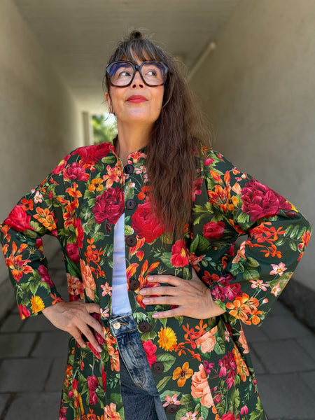 Kappa, mörkgrön med blommor