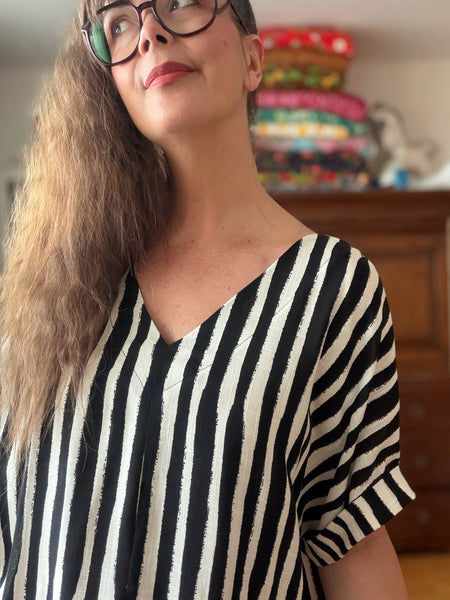 Oversized klänning i randigt svartvitt