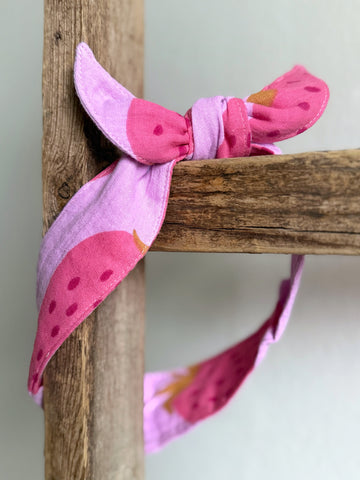 Hårband med stora jordgubbar