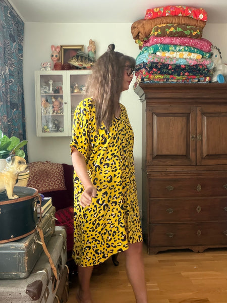 A-formad klänning / tunika i linnemix med leopardmönster