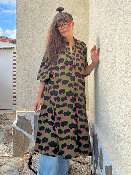 Vid klänning, olivgrön med svarta blommor