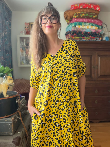 A-formad klänning / tunika i linnemix med leopardmönster