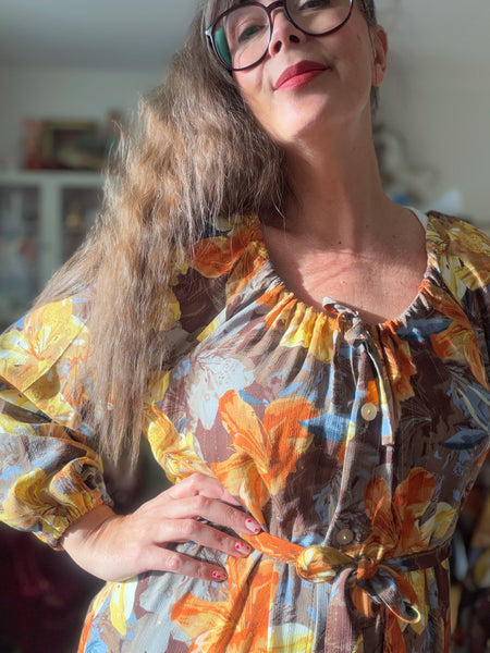 Långklänning med blommor & guld