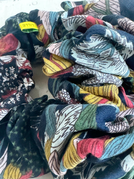 Scrunshie i murriga färger