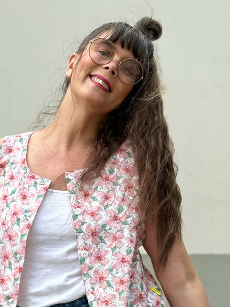 Ärmlös blus med blommor & broderi