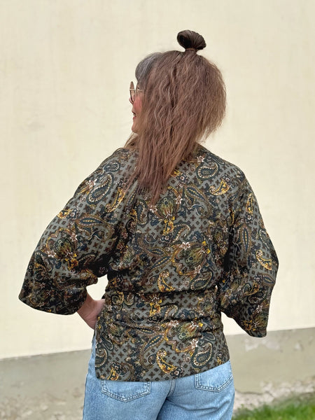 Omlottblus grön paisley