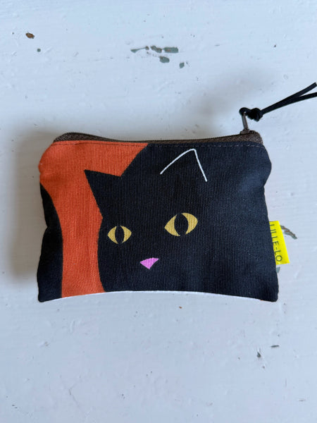 Börs med stora katter