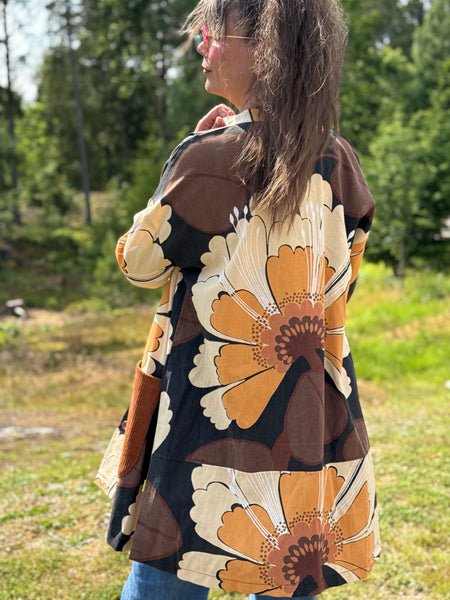 Städrock i vintagetyg i bruna nyanser. Stl S