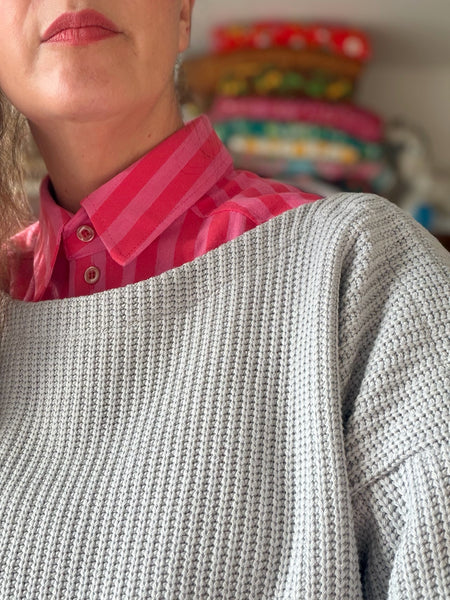 Stickad tröja ljusgrå