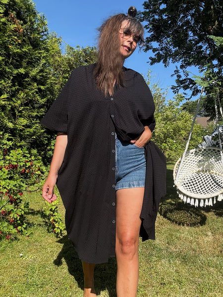 Sjok / kaftan med knappar hela vägen, helsvart