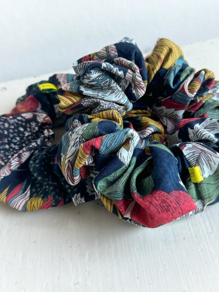 Scrunshie i murriga färger