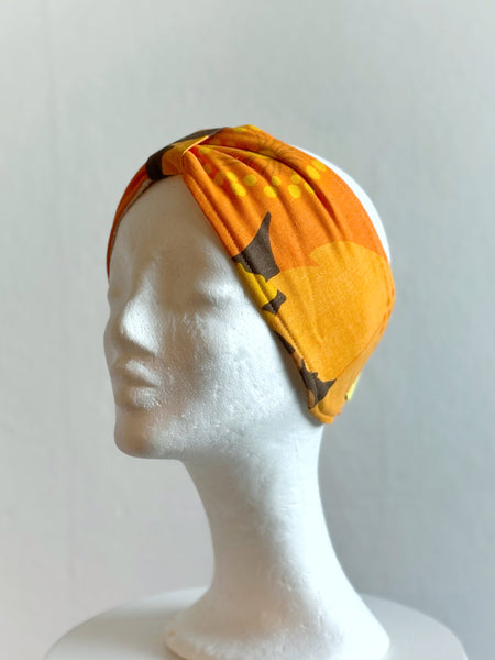 Fodrat pannband med orange blommor