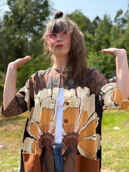 Städrock i vintagetyg i bruna nyanser. Stl S