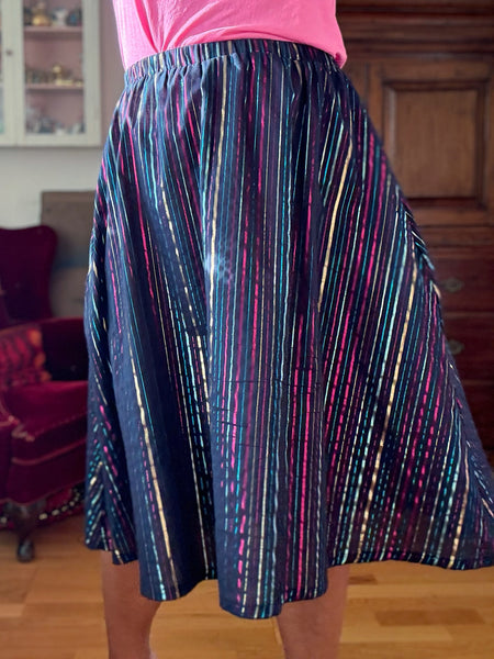 Kjol med glittriga ränder