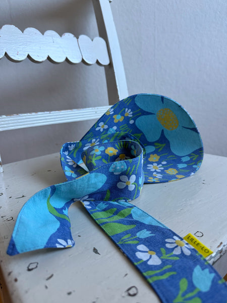 Solskärm i blått vintagetyg Hilma