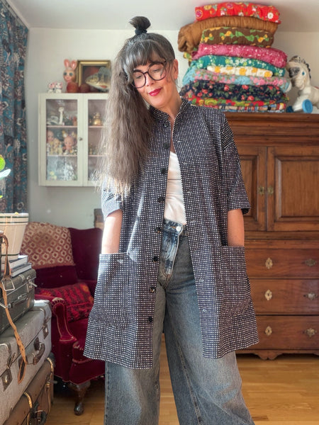 Städrock, svart med vita prickar