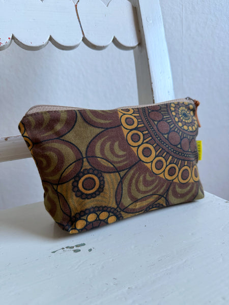 Necessär i vintagetyg i bruna nyanser