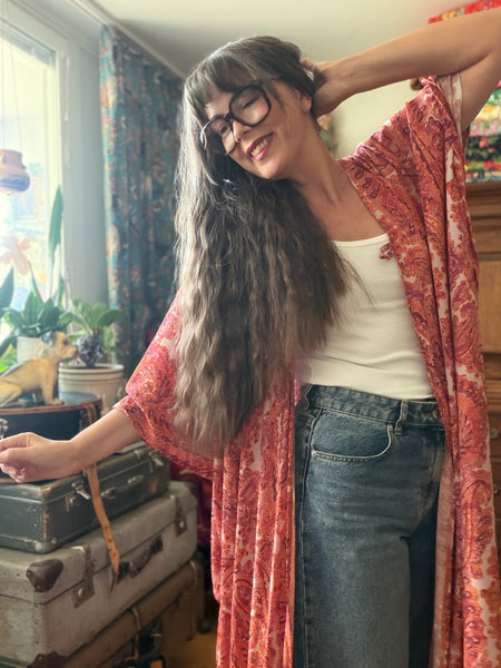 Extra långt sjok / kaftan i viskos med paisleymönster