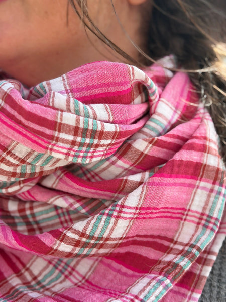 Rutig sjal i mjuk bomull, rosa