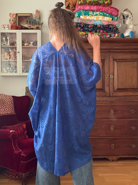 Sjok / kaftan i mörkblå spets