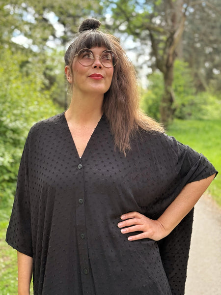 Sjok / kaftan med knappar hela vägen, helsvart