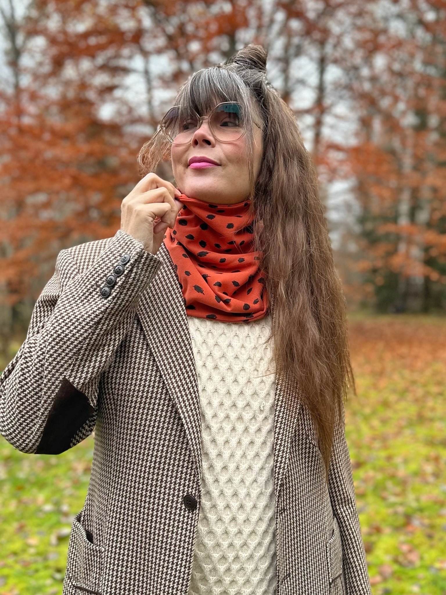 Tubsjal roströd med svarta prickar