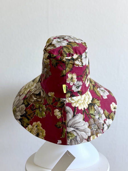 Solhatt i vinrött vintagetyg