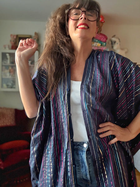 Sjok / kaftan med knappar, mörkblått med glitterränder