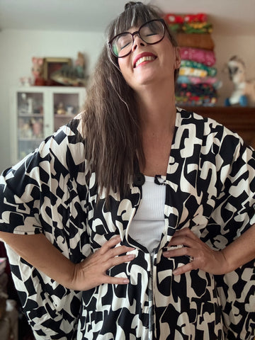 Extra långt sjok / kaftan, grafiskt svartvitt