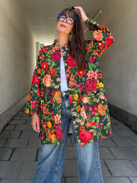 Kappa, mörkgrön med blommor