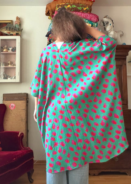Sjok / kaftan i grönt & cerise leopardmönster