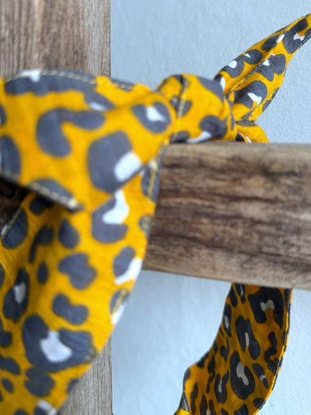 Hårband med leopardmönster