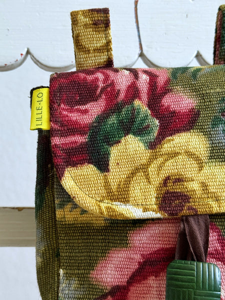 Bältesväska med stora rosor