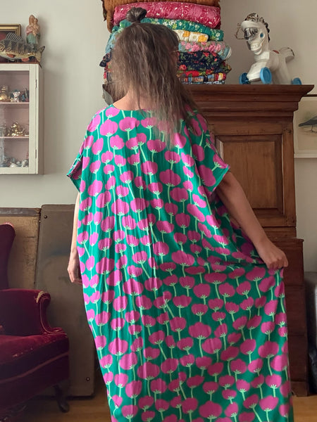 Spektakel / kaftanklänning i grönt & rosa