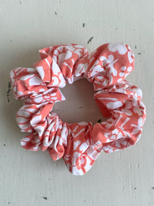 Scrunshie i orange vintagetyg