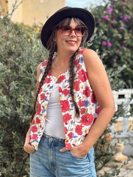 Ärmlös blus med sommarblomster