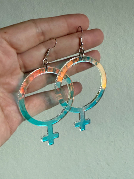 Örhängen, holografiska kvinnotecken