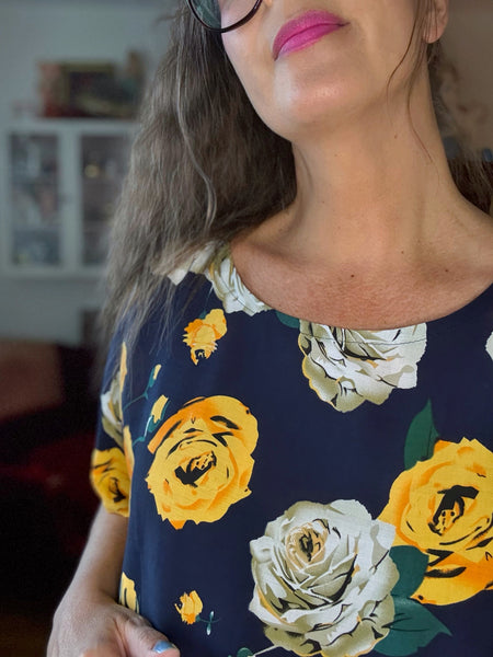 Boxig blus med rosor