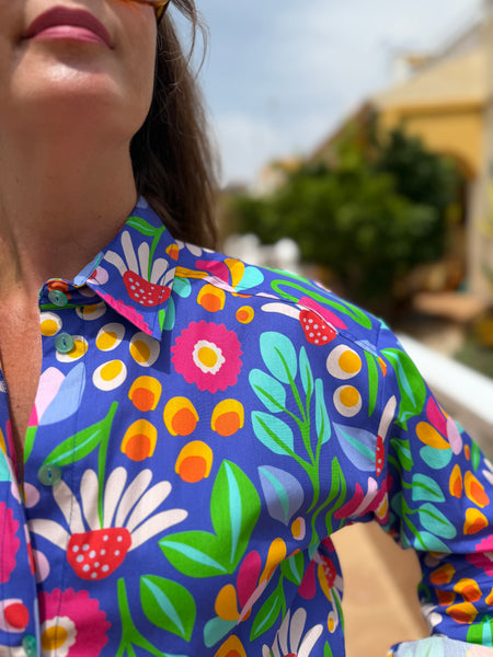 Skjorta i blommig färgglad poplin