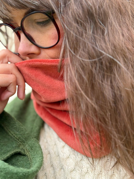 Tubsjal i tegelfärgad velour