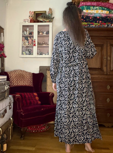 Långklänning med knappar hela vägen, svart & vit