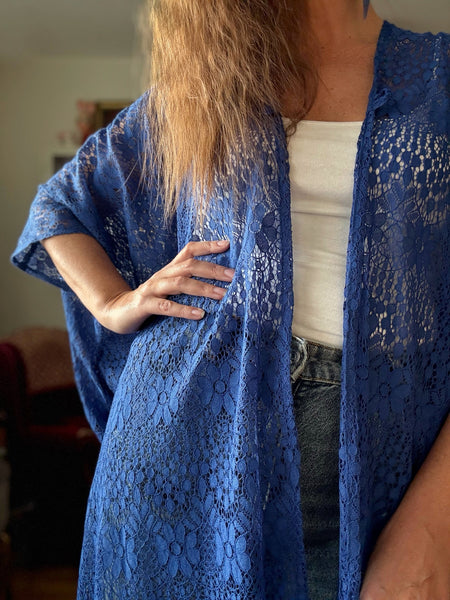 Sjok / kaftan i mörkblå spets