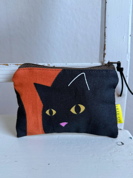 Börs med stora katter